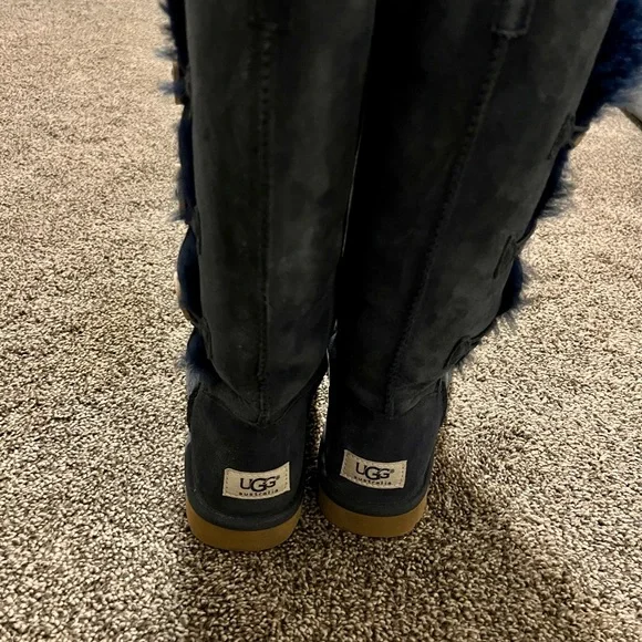 Authentic UGGS - Picture 2 of 3